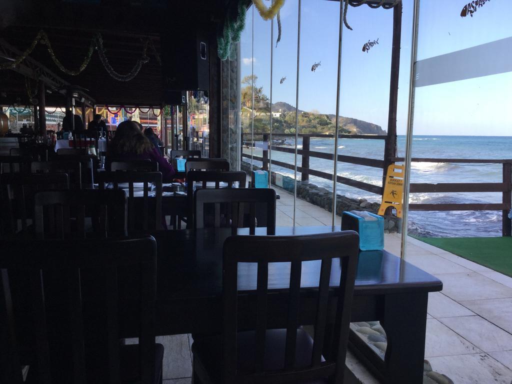 Aphrodite Beachfront Apartment Gaziveren Dış mekan fotoğraf